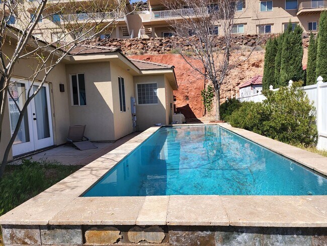 Foto del edificio - 3 bed 3 bath home - Located just below The D sign! MUST SEE PICTURES!