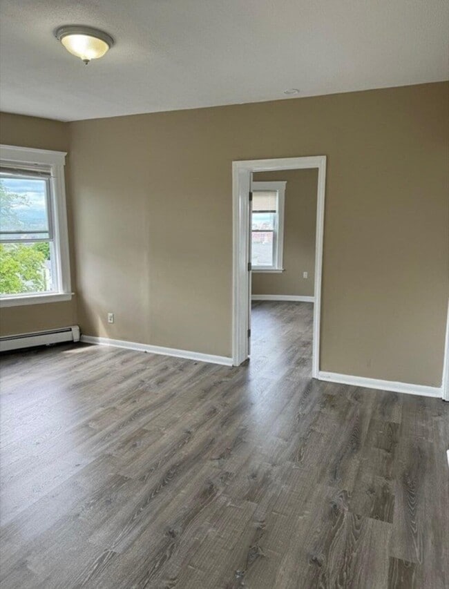 Building Photo - Hillside Residence