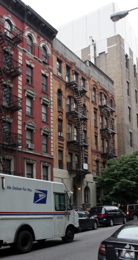 Primary Photo - 326 E 13th St