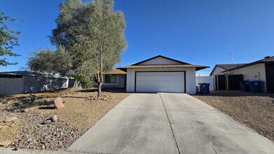 Building Photo - 3913 Oakhill Ave