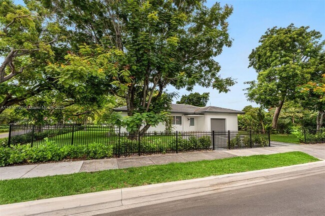 Foto del edificio - 810 NW 7th St