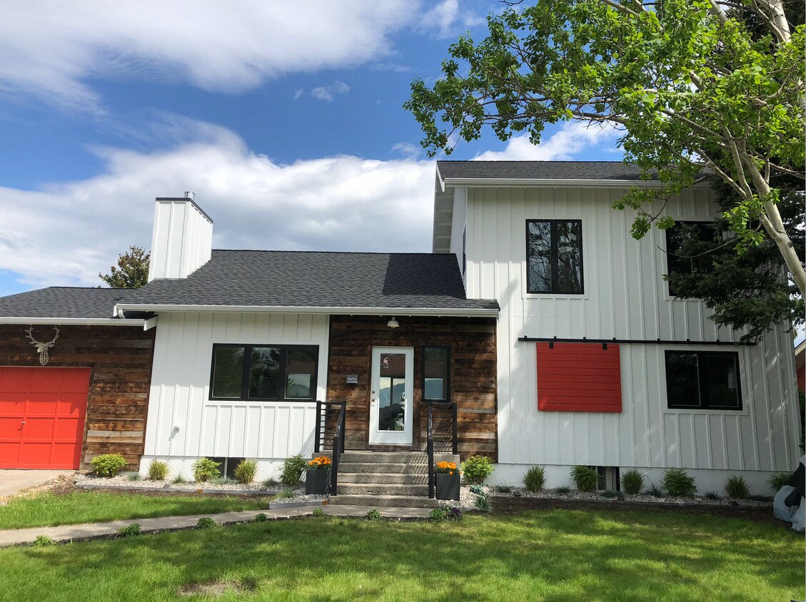 Primary Photo - Custom 4 Bedroom Home on Large Lot, with D...