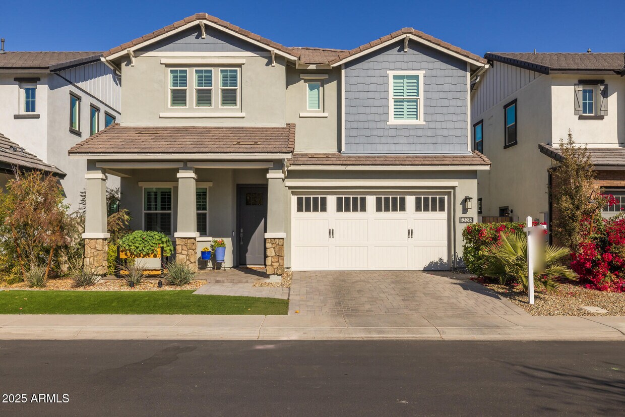 Primary Photo - 1336 E Sierra Vis Dr