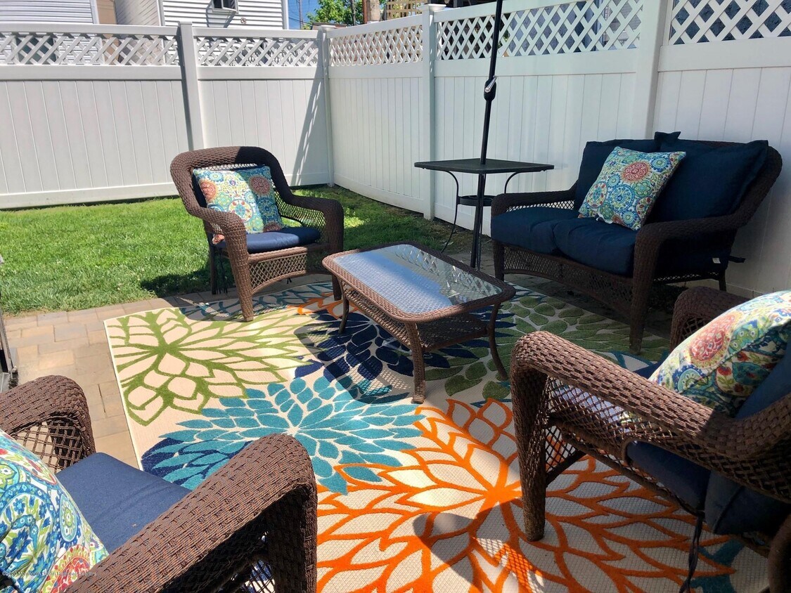 216 Main St Unit Summer, AvonbytheSea, NJ 07717 Room for Rent in