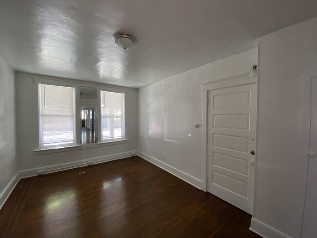 Building Photo - 741 E Philadelphia St