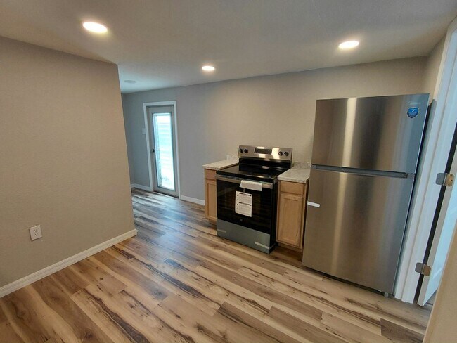 Foto del edificio - 4301 Mailbox Ave