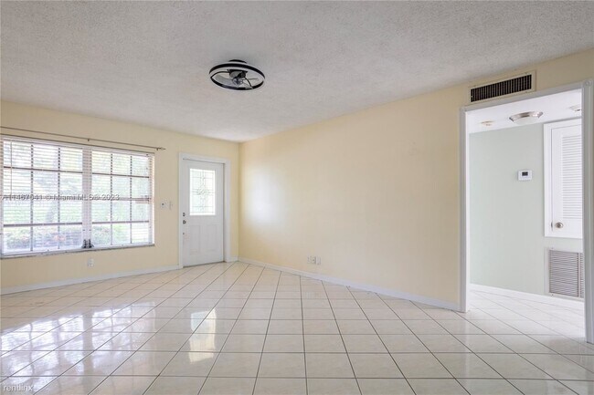 Foto del edificio - 3 br, 2 bath House - 6581 NW 33rd Way