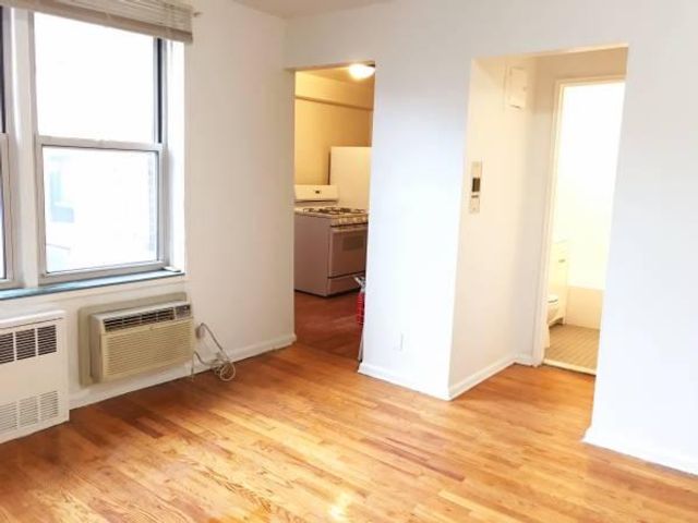 Primary Photo - 3044 49th St