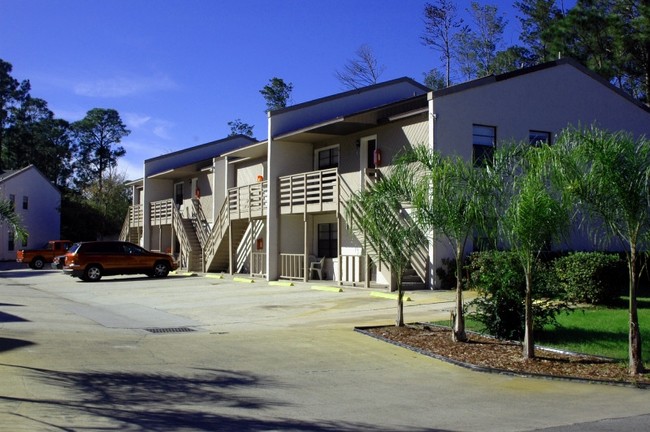 Building Photo - Lake Foy Apartments