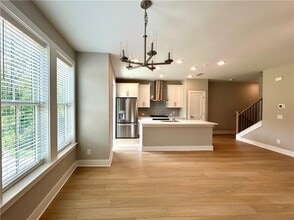 Building Photo - 913 Echo Pk Dr