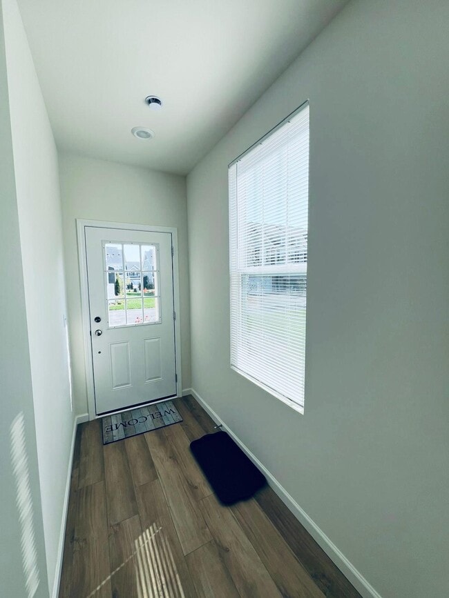 Building Photo - 5935 Hawkweed Dr