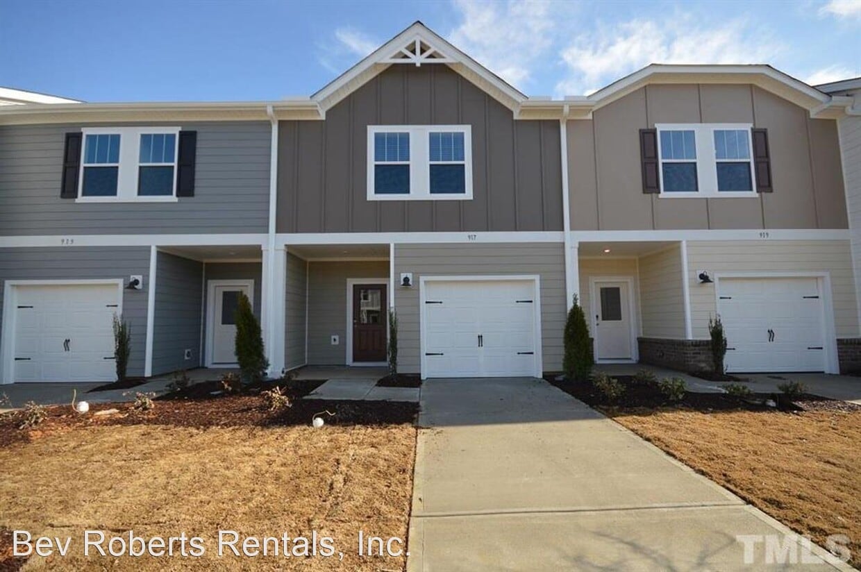 3 br, 2.5 bath House 917 Clearhaven Lane House Rental in Fuquay