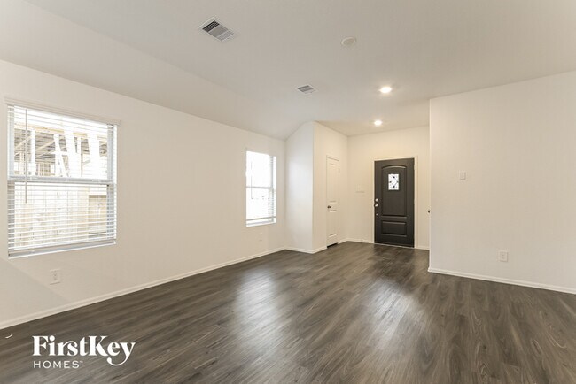 Foto del edificio - 18438 Summit Ranch Dr