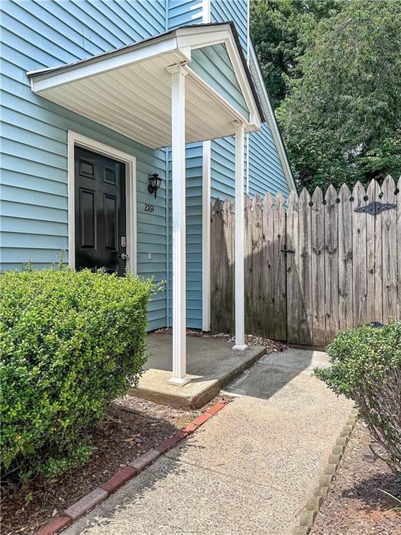 Foto del edificio - 2764 St Charles Ln NW