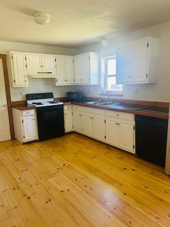 Kitchen - 22 Ridge Rd