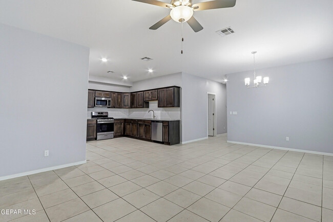Building Photo - 11500 Summer Dr