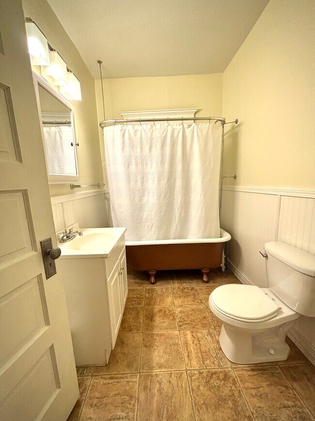 Baño - 220 Stevenson St