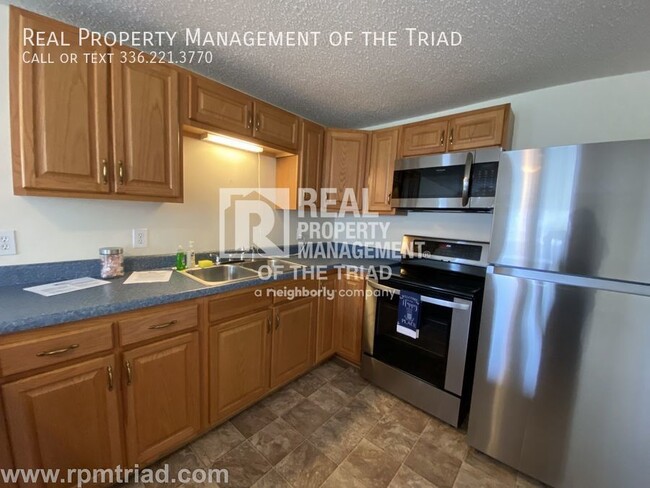 Building Photo - 2BR/1BA W/Loft in Walkertown!