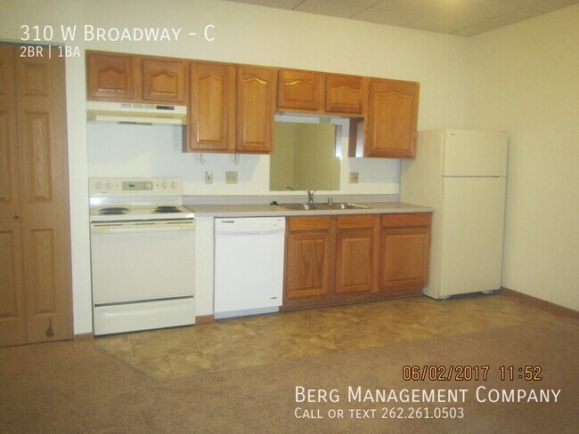 Foto del edificio - 310 W Broadway-C
