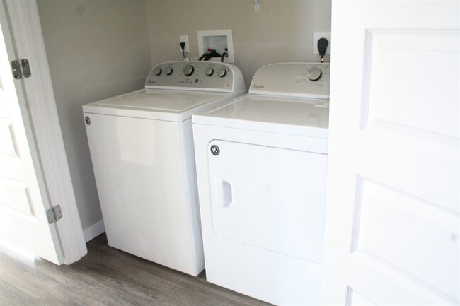 Foto del edificio - 1 br, 1 bath  - 1035 N Orlando Ave