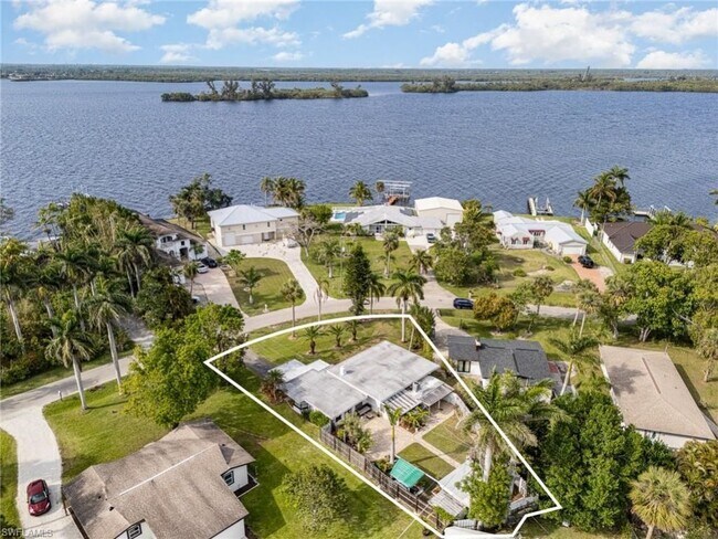 Building Photo - 4464 E Riverside Dr
