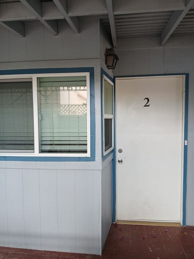 Primary Photo - Spacious 2 Bedroom 1 Bath Apartment