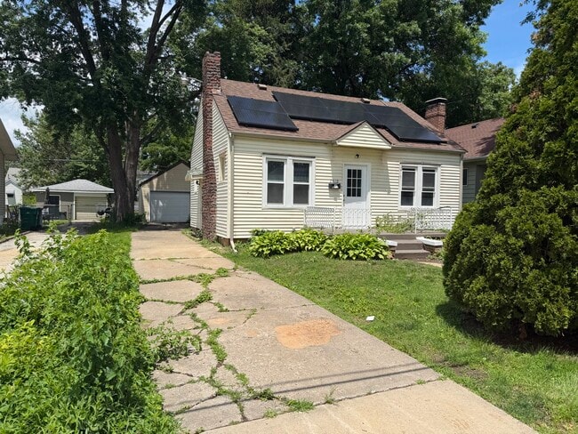 Building Photo - 2419 W Ayres Ave