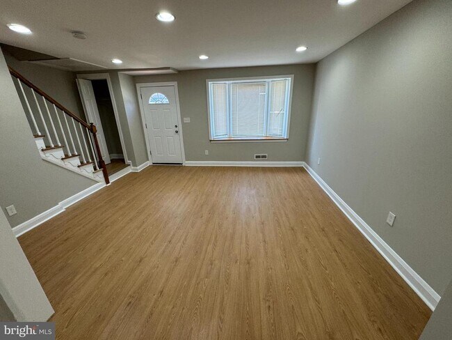 Building Photo - 5729 Edgepark Rd