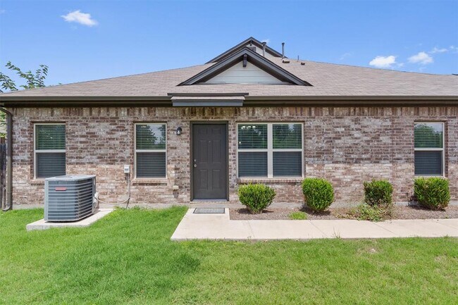 Building Photo - 2304 S Lakeline Blvd