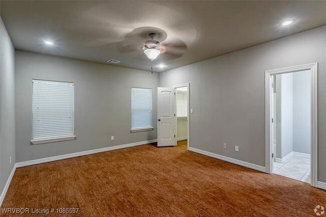 Foto del edificio - 1415 Willowbrook Cir