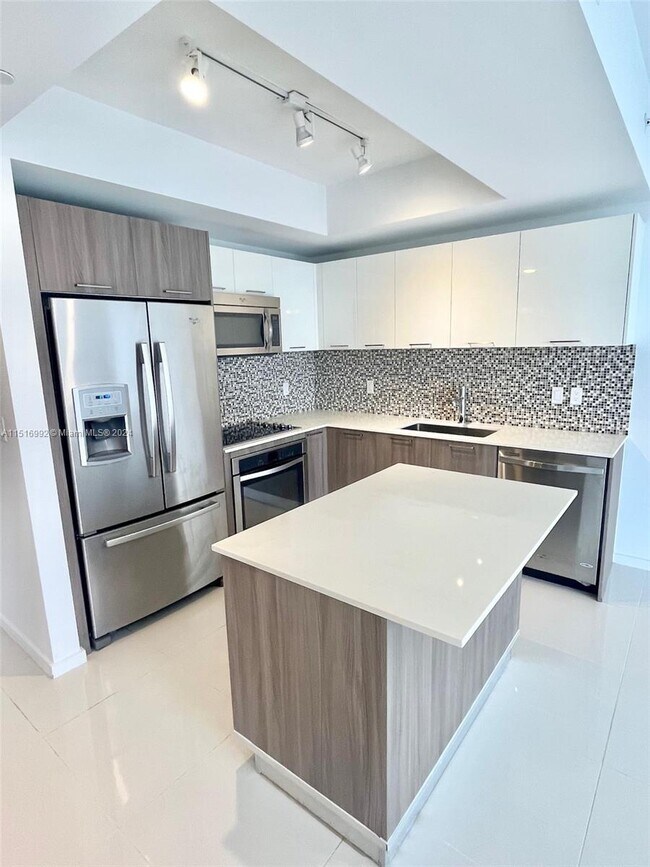 Foto del edificio - 5300 Paseo Blvd
