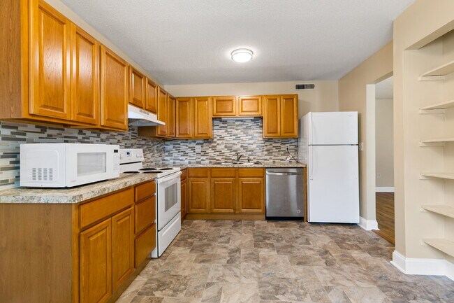 Foto del edificio - $200 Off First Month Updated 2BR Ground Level Condo Minutes for I77 in Rock Hill!
