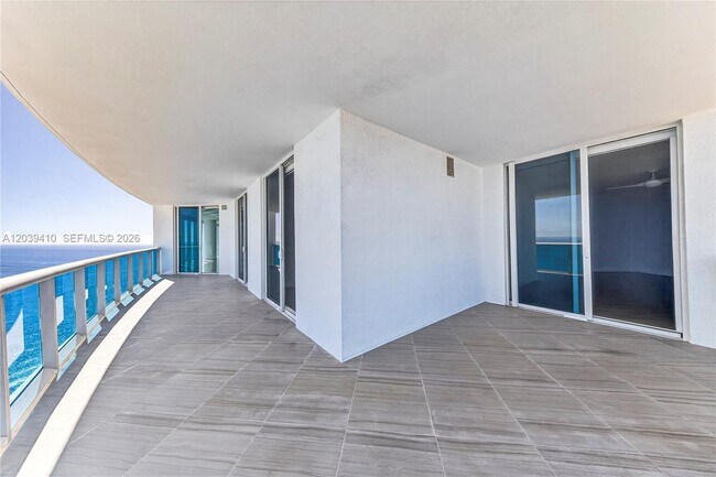 Building Photo - 2711 S Ocean Dr
