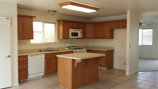 Foto del edificio - Beautiful 4 Bedroom Home