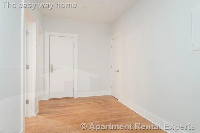 Building Photo - 17 A Forest St