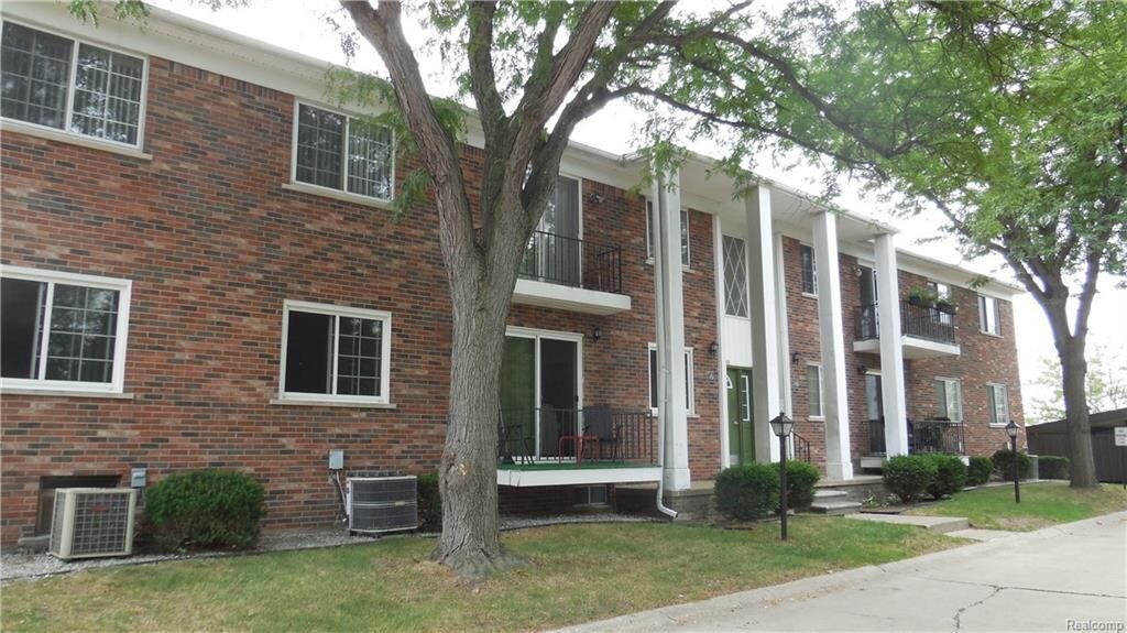 39453 Van Dyke Ave, Sterling Heights, MI 48313 Condo for Rent in
