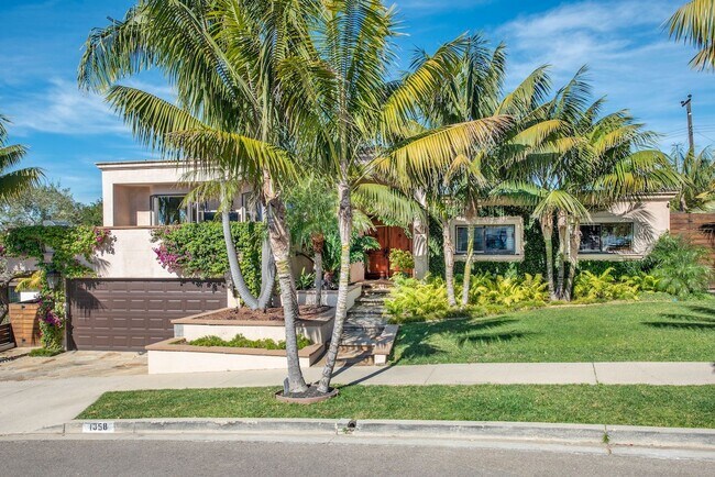 Foto del edificio - Spectacular View Home for Lease in Bel Air Knolls