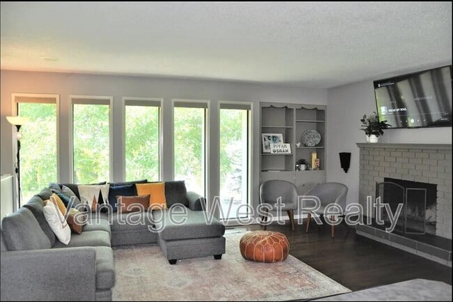 Photo du bâtiment - 4279 Lakeshore Rd