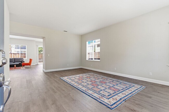 Building Photo - BEAUTIFULLY MAINTAINED SINGLE STORY HOME IN GREAT BRENTWOOD LOCATION!