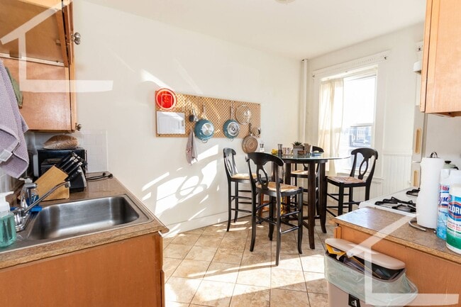 Foto del edificio - Large 1 split in Allston