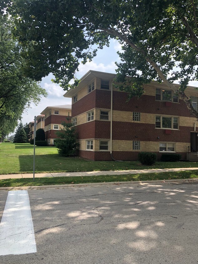 OUTSIDE BUILDING - 536 Lincoln Ave