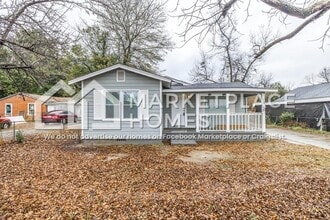 Building Photo - 955 Putnam St