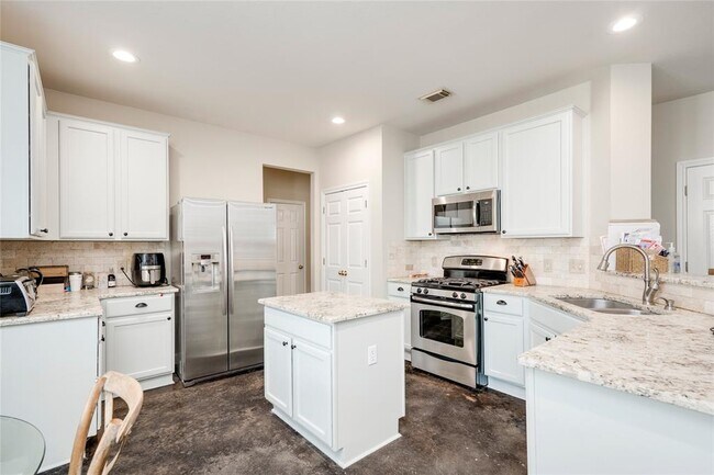 Foto del edificio - 2729 Kinney Oaks Ct