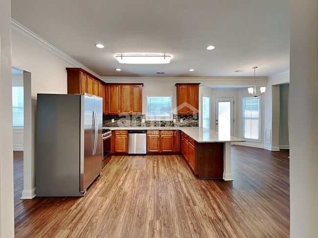 Building Photo - 7014 Roselake Cir