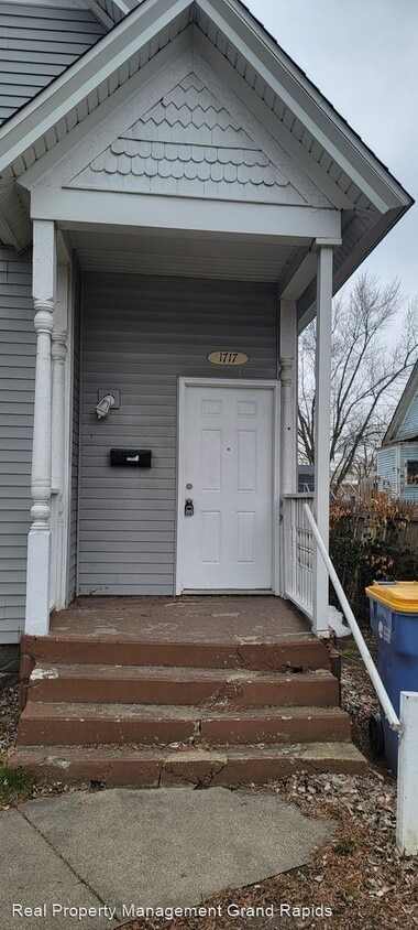 2 br, 1 bath House - 1717 Plainfield Ave NW - House Rental in Grand ...