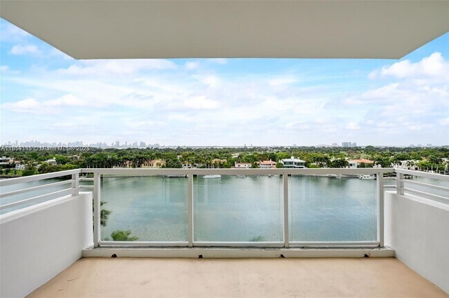 Building Photo - 5600 Collins Ave