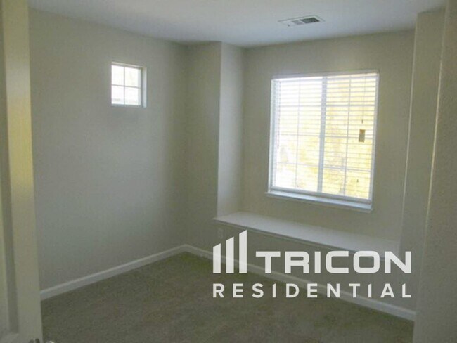 Building Photo - 2108 San Remo Dr