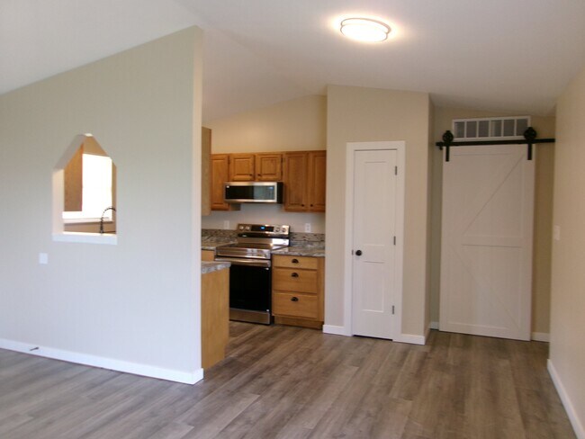 Building Photo - 307 Palomino Ln