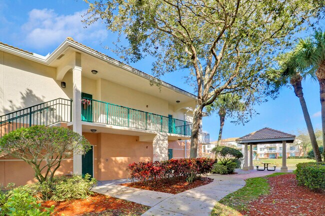 Foto del edificio - 9212 Myrtlewood Cir W