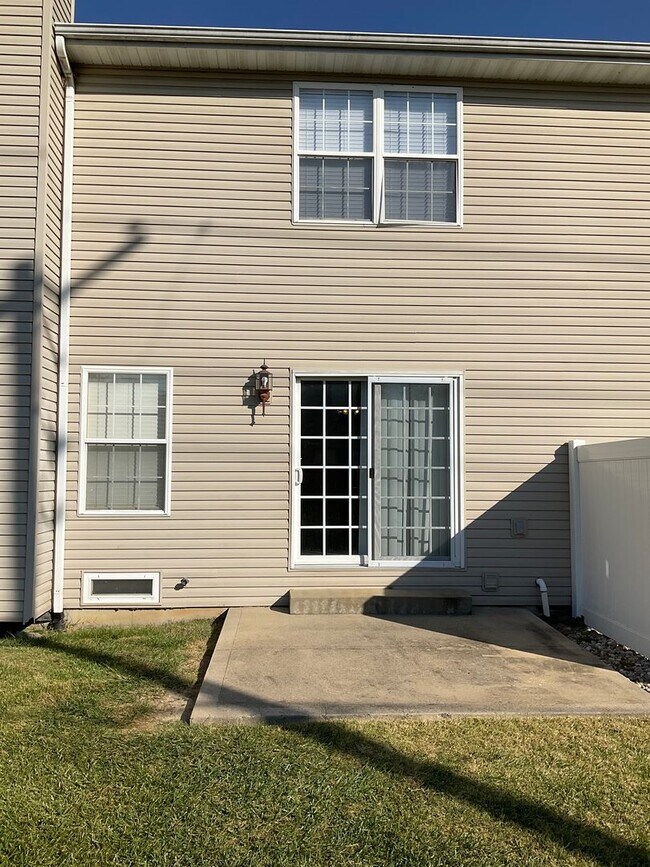 Building Photo - 611 Titan Dr